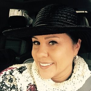 Meet your Posher, Nora